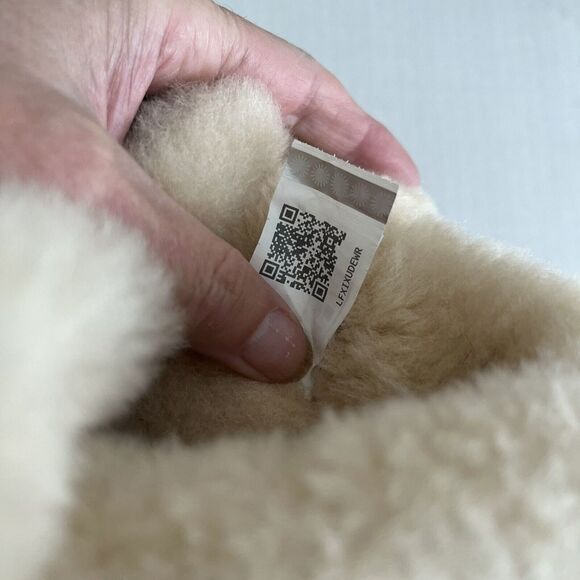 UGG Becket waterproof fur Boots size 6 Fur lined Shearling Boots leather - Picture 12 of 15